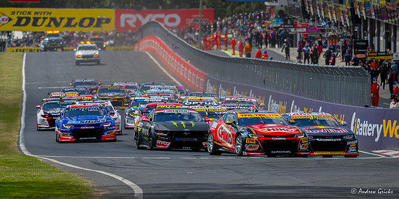 2024. First turn in the 2024 Bathurst 1000