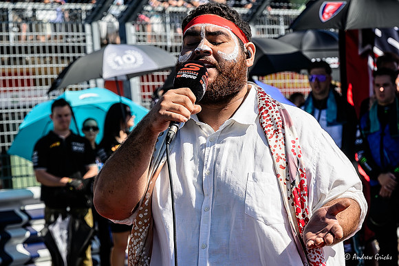 2024 Aboriginal entertainer sings the national anthem